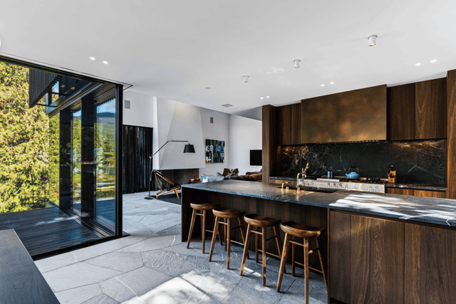 LAKEFRONT gallery image 3