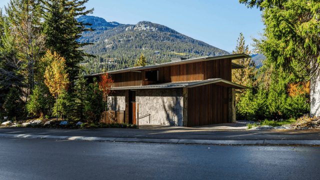 LAKEFRONT hero image 2