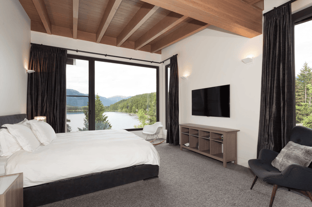 ON THE LAKE gallery image 3