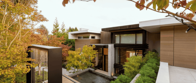 SEASIDE HOUSE hero image 2