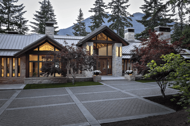 ST. ANTON hero image 1