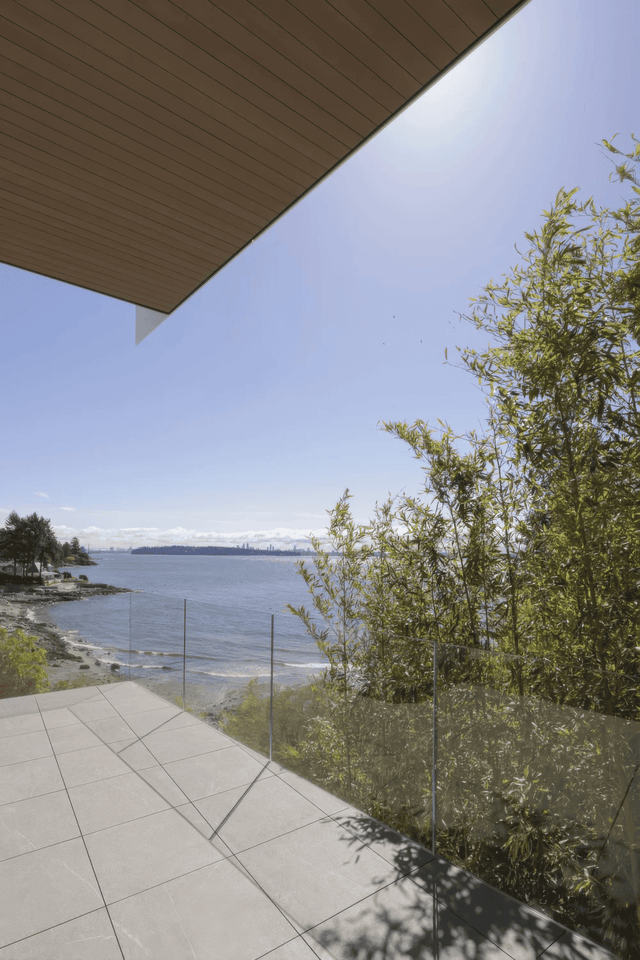 WEST BAY HOUSE gallery image 1