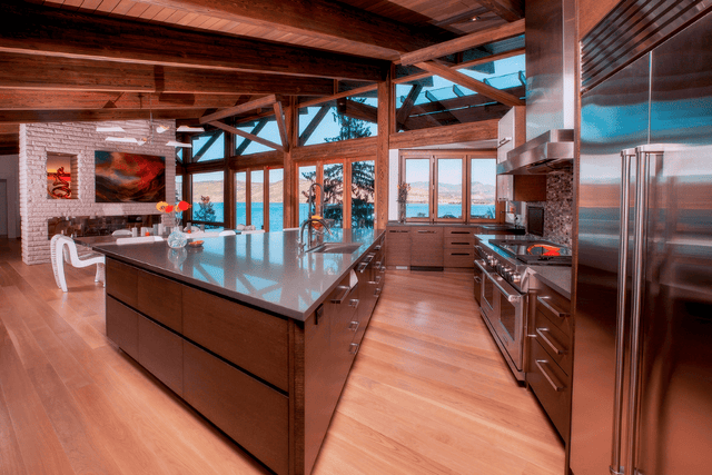 WEST KELOWNA RESIDENCE gallery image 1